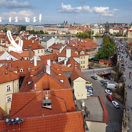 Queen Bee Apartments Прага Экстерьер фото