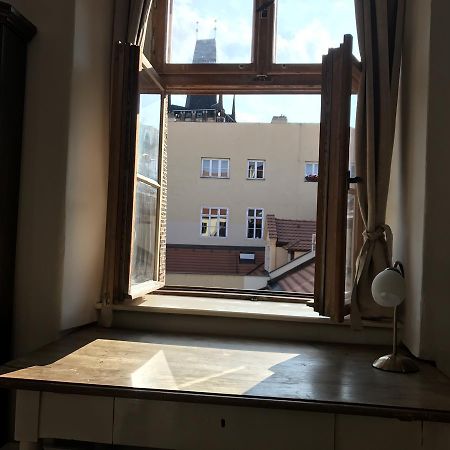 Queen Bee Apartments Прага Экстерьер фото