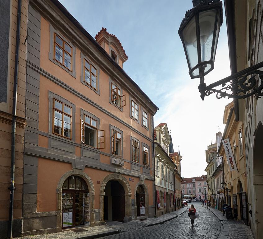 Queen Bee Apartments Прага Экстерьер фото